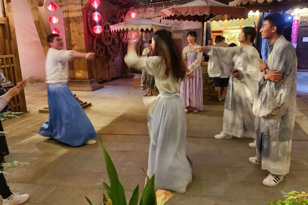 最新剧本杀硬核，高科技引领剧情变革，沉浸式体验剧情之旅