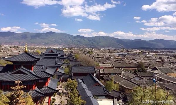 云南丽江城市新貌，变革中的力量与自信光芒