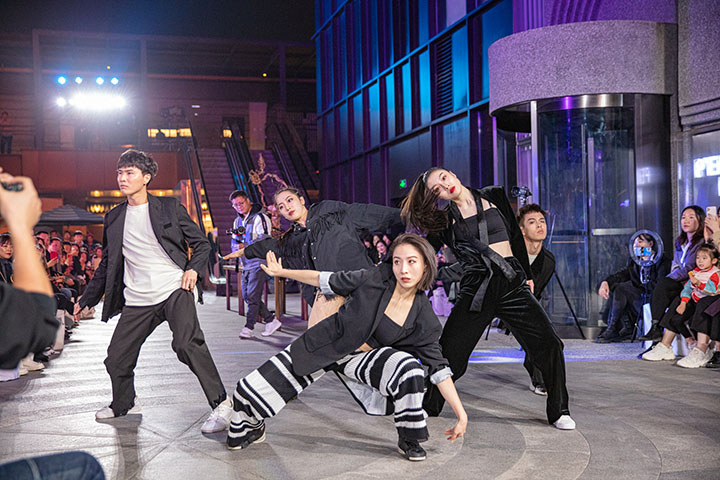 最新潮流风尚尽在掌握，图片更新尽在眼前！