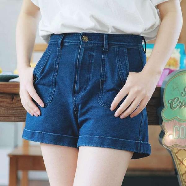 最新短裤,自然美景中的轻松之旅