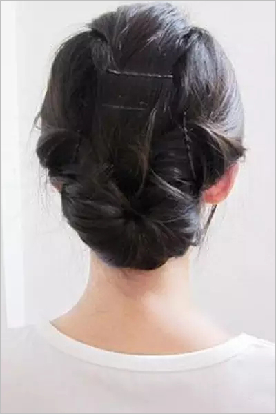 小巷深处的最新盘发时尚秘密