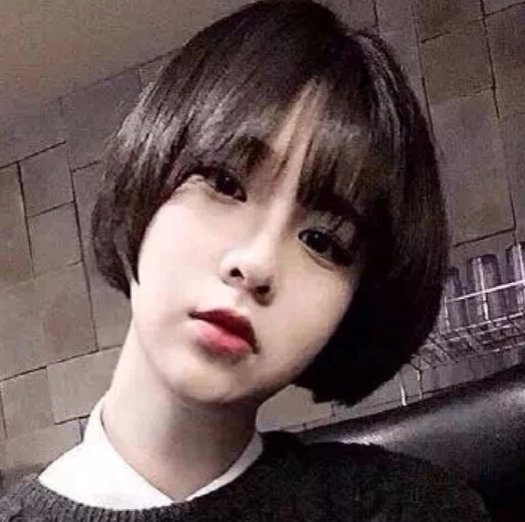 女士短发变革,时尚冒险与友情的交织之旅