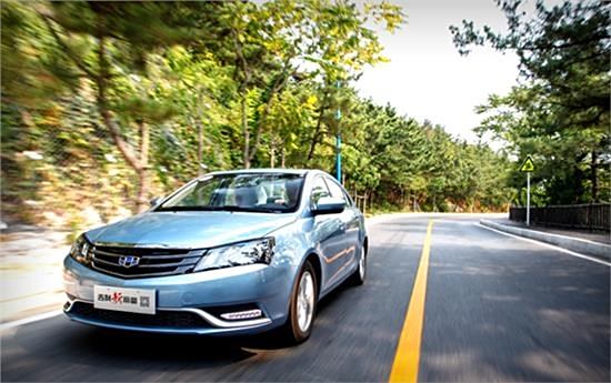 吉利最新轿车,驶向自然美景的舒适之旅