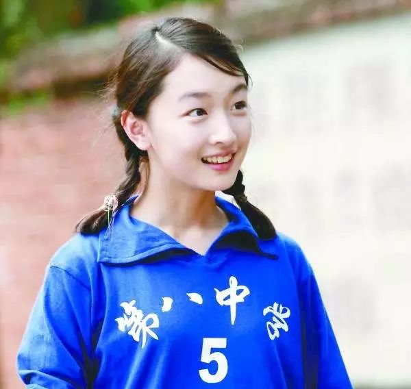 周冬雨阳光下的日常,温暖时光最新报道