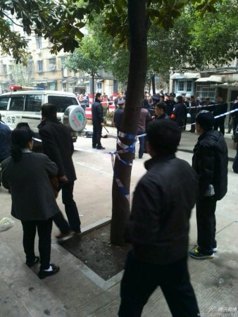 最新砍人图片及其违法警示