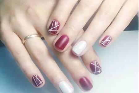 最新美甲款式显白,引领时尚风潮的亮色选择