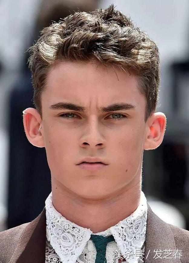 男士方脸发型新潮,独特彰显时代潮流与地位风采