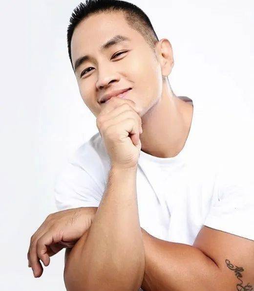 李胜哲的最新动态,力量与自信的蜕变,励志之旅启程