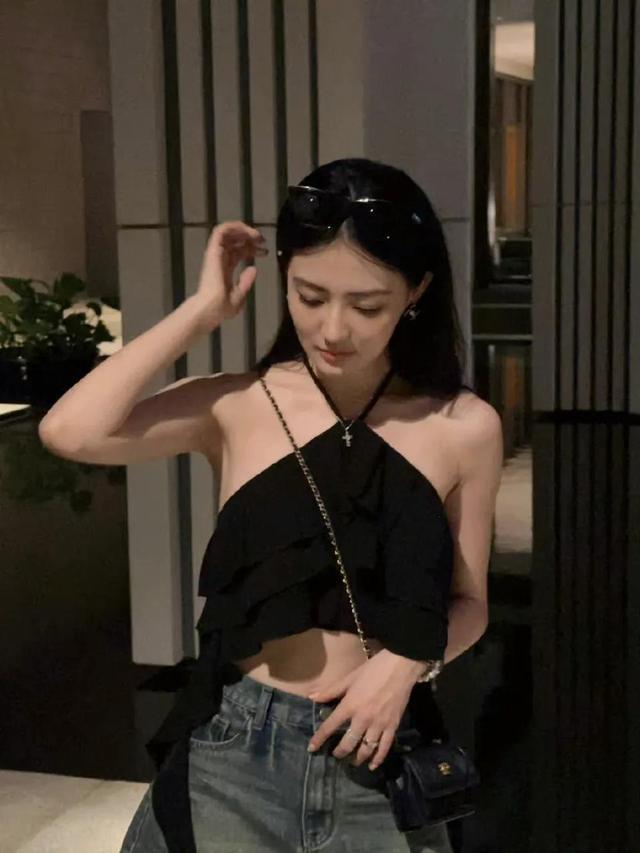 徐璐吊带裙最新图,自然美景中的时尚探索之旅