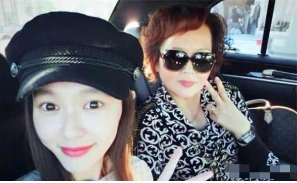 唐嫣与罗晋最新照片展现变化、学习与自信的力量