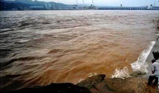 湖北咸宁洪水最新动态及城市抗洪一线报告