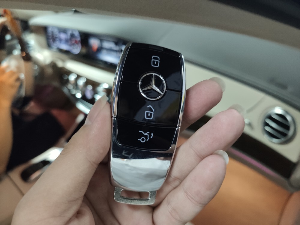 迈巴赫钥匙套最新款,小巷中的时尚隐藏宝藏