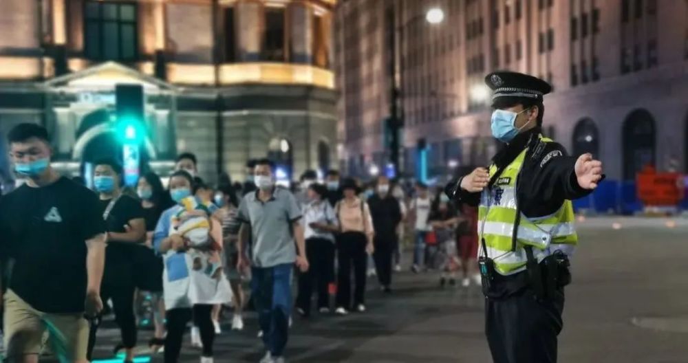 上海浦东最新疫情下的邻里互助温馨日常