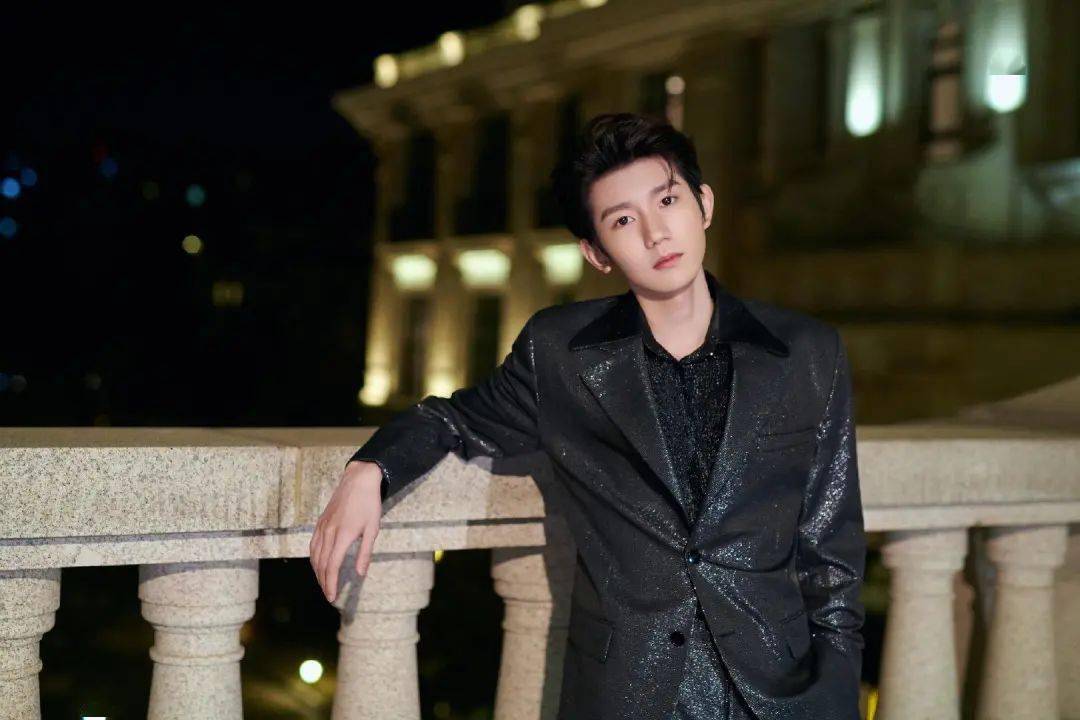 王鹤棣高清壁纸,粉丝心中的璀璨星辰最新更新