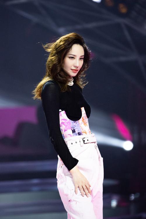 乘风破浪的姐姐探索自然美景的治愈之旅最新动态