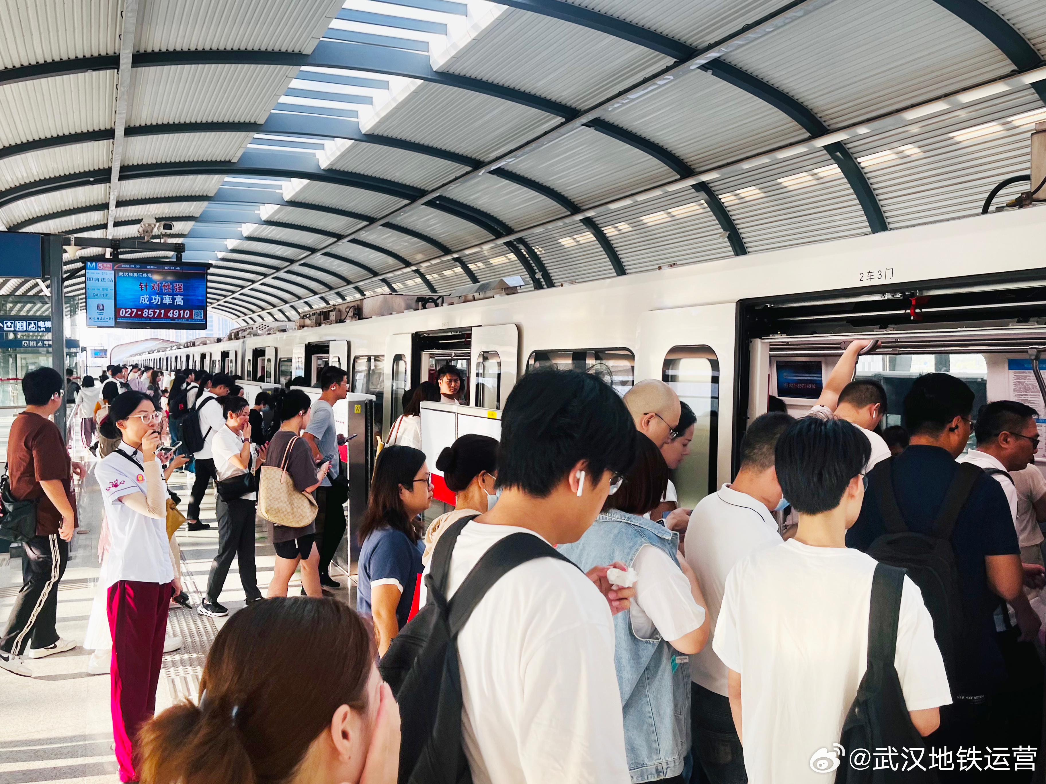 武汉地铁最新进展，奇遇与陪伴的温暖时刻