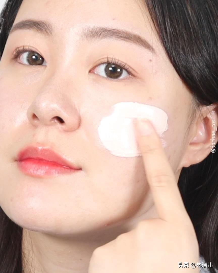 鞠婧祎最新口红流行趋势,小巷深处的彩妆探索