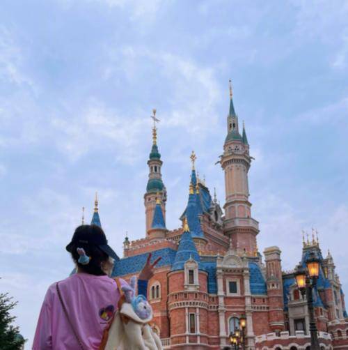 上海迪士尼最新发箍,时尚潮流还是过度商业化引争议?