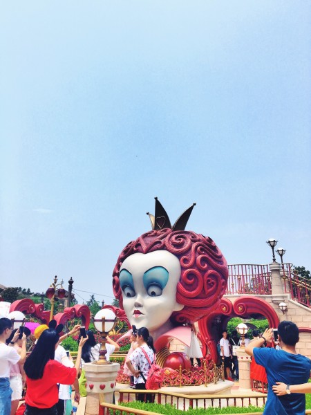 上海迪士尼最新发箍,时尚潮流还是过度商业化引争议?