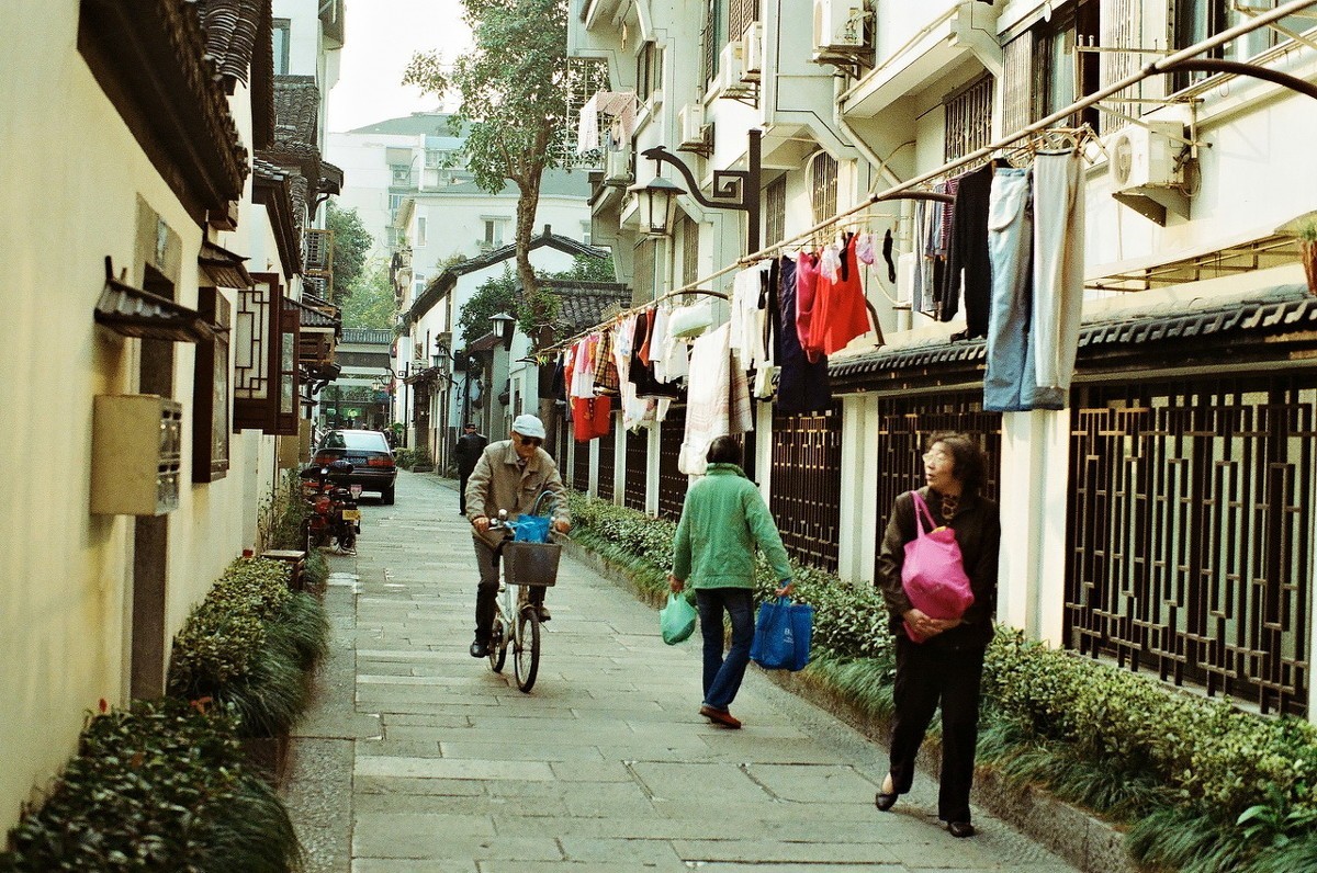 全国最新疫情动态与巷弄深处小店的奇遇