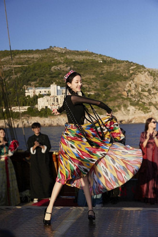 最新新疆舞视频,领略动感十足的民族舞蹈魅力